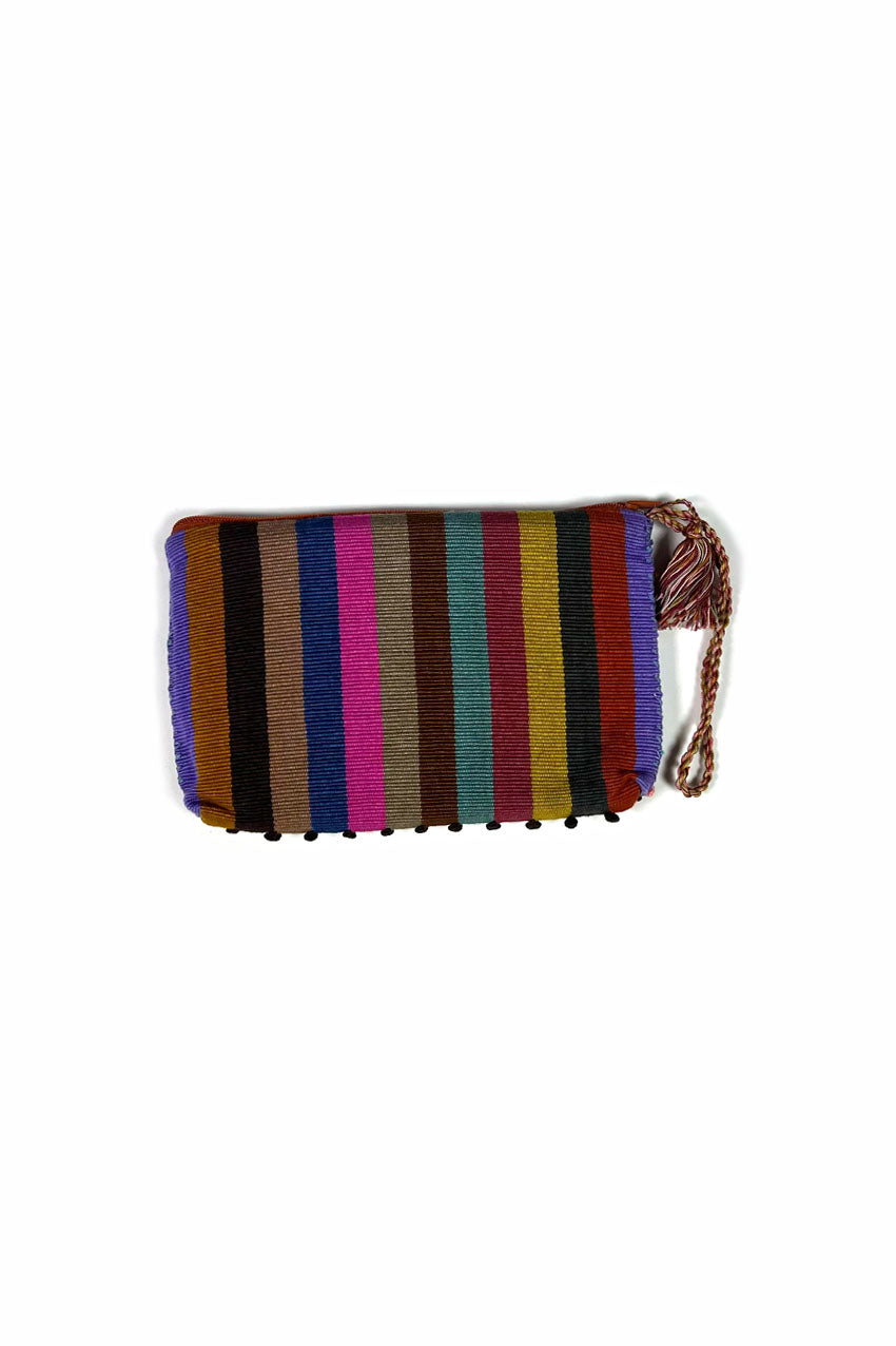 Neceser con detalle puntos de hilo multicolor 3