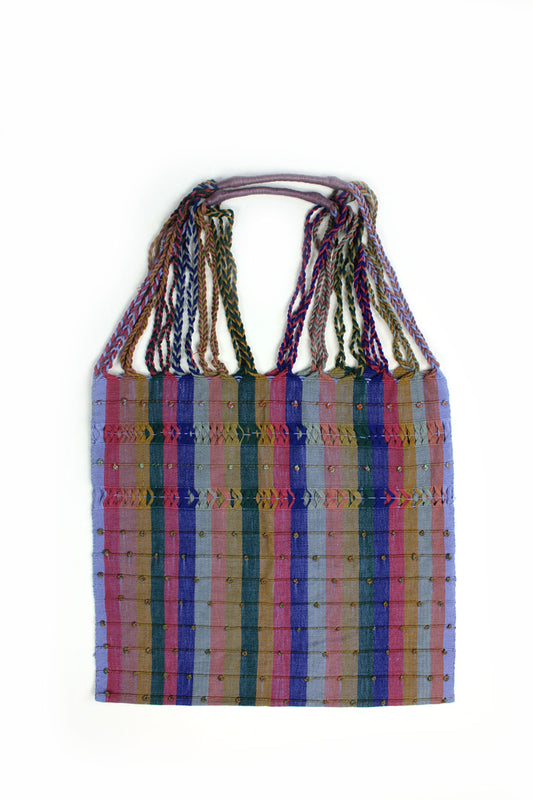 Bolsa de tela estampada en color oscuro con lunares