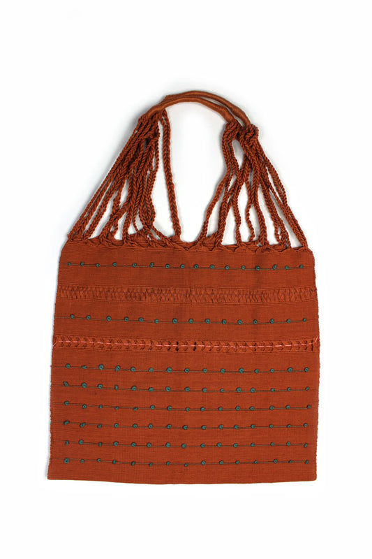 Bolso marrón con lunares grises