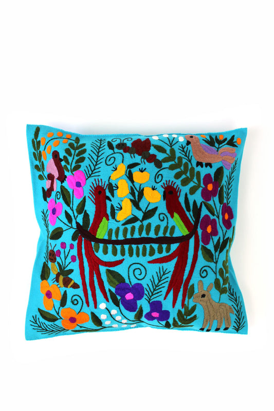 Cojín azul con motivos de animales