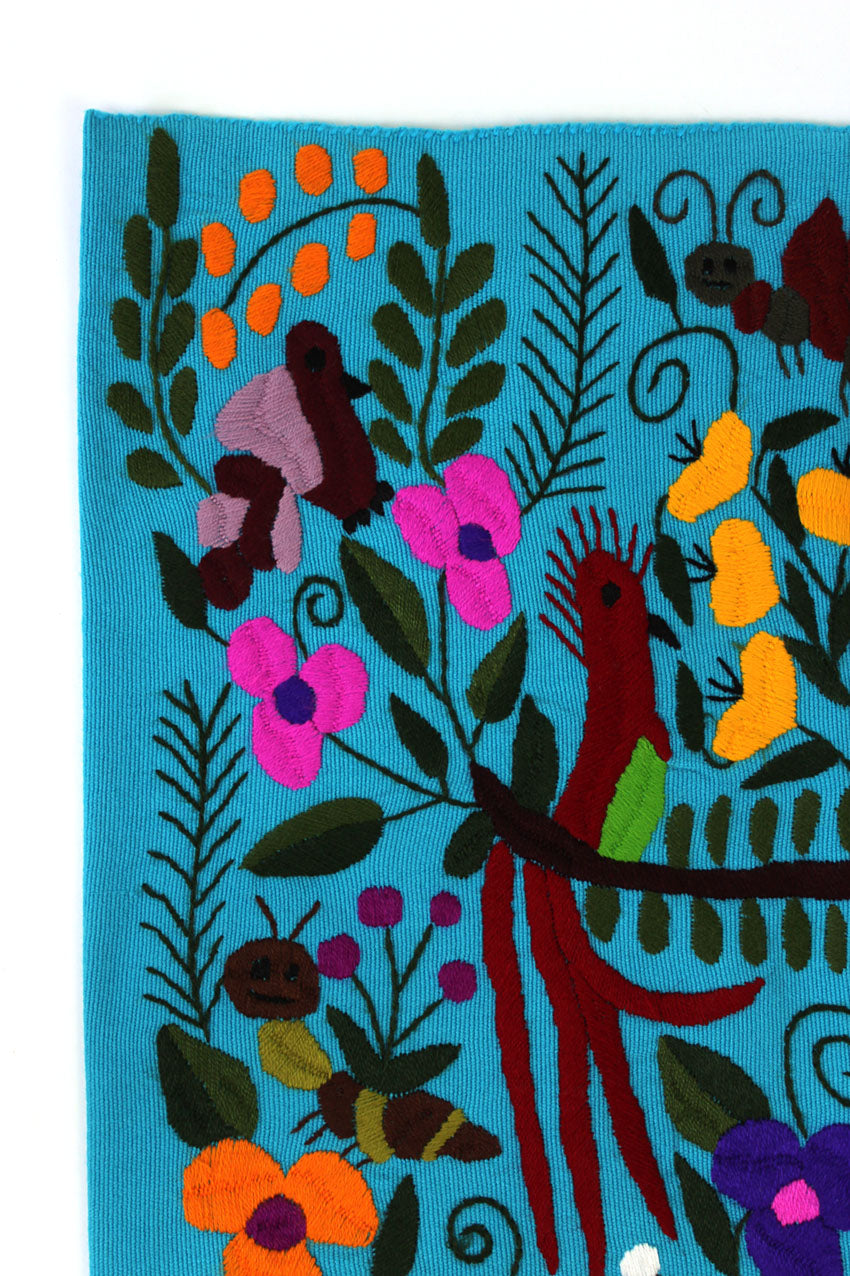 Cojín azul con motivos de animales