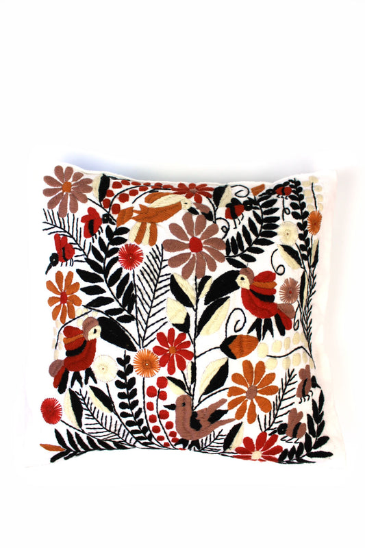 Cojín blanco con estampado floral