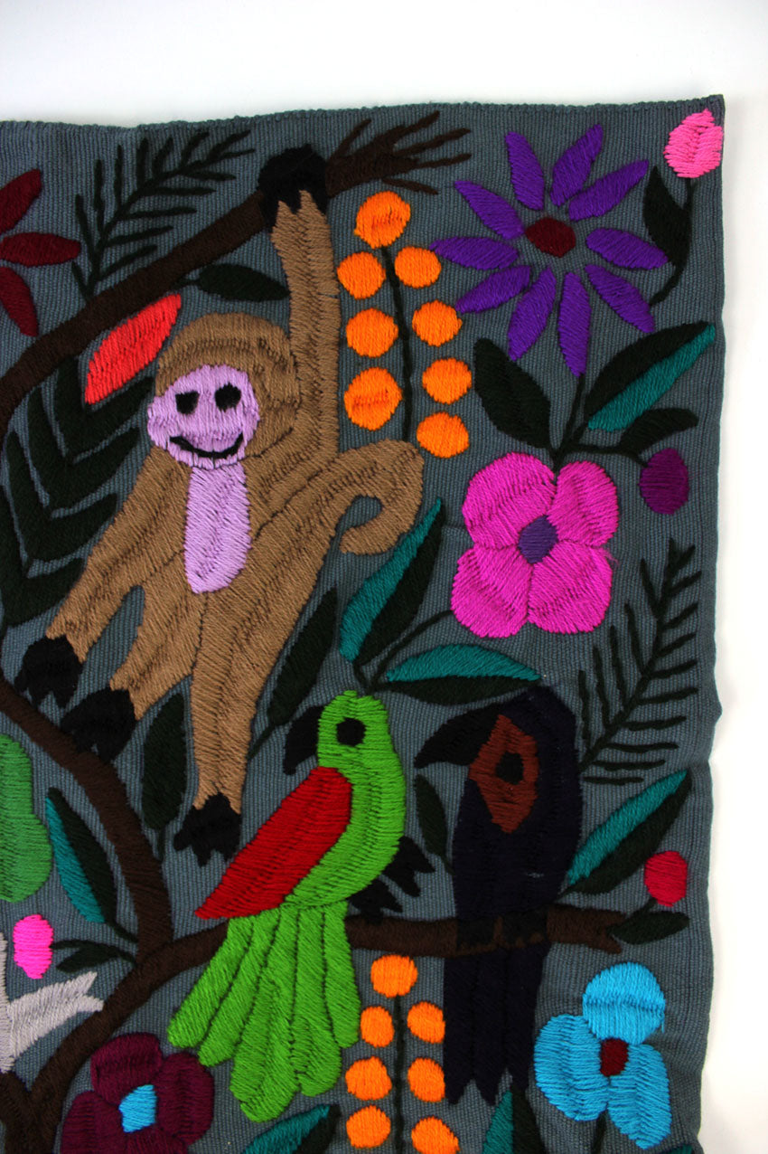 Cojín gris con motivos de animales