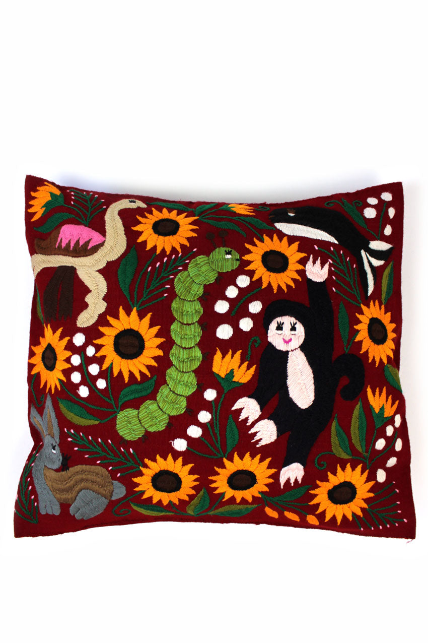 Cojín rojo con girasoles