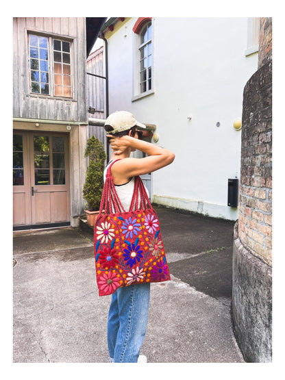 Bolso marrón con bordado floral
