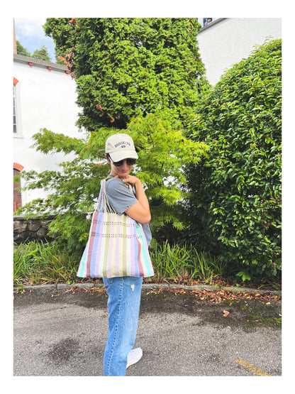 Bolsa de tela estampada clara a rayas