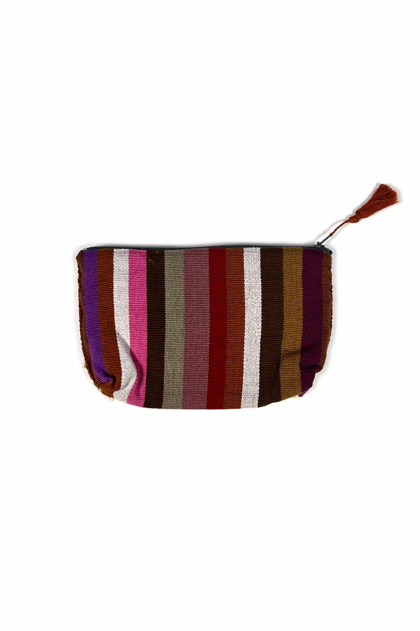 Neceser con detalle puntos de hilo multicolor