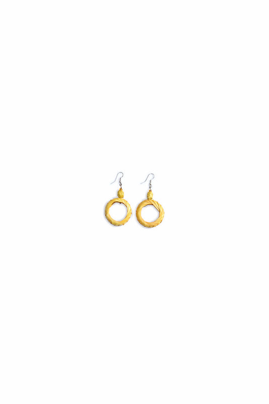 Pendientes hoja de palma amarillo