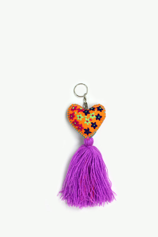 Llavero con forma de corazón violeta