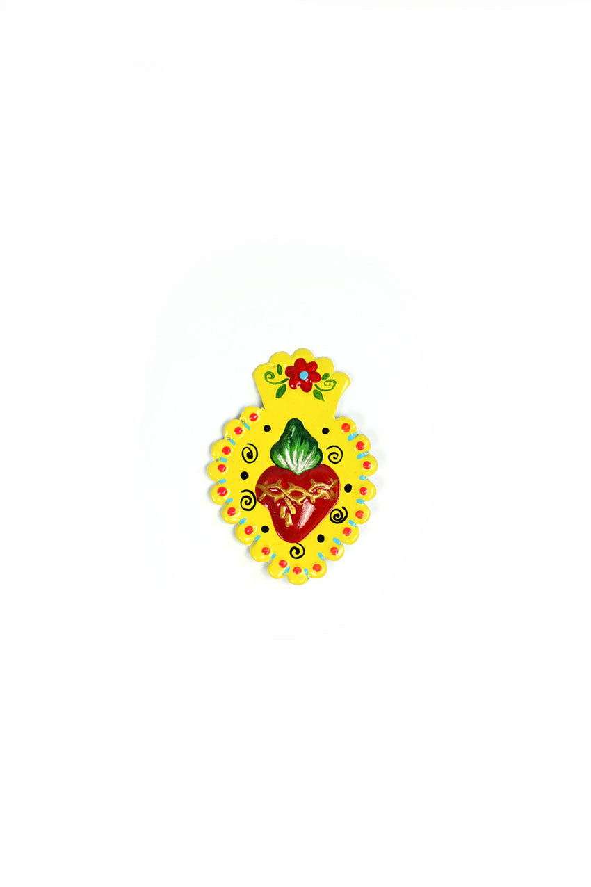 Imán con forma de corazón amarillo